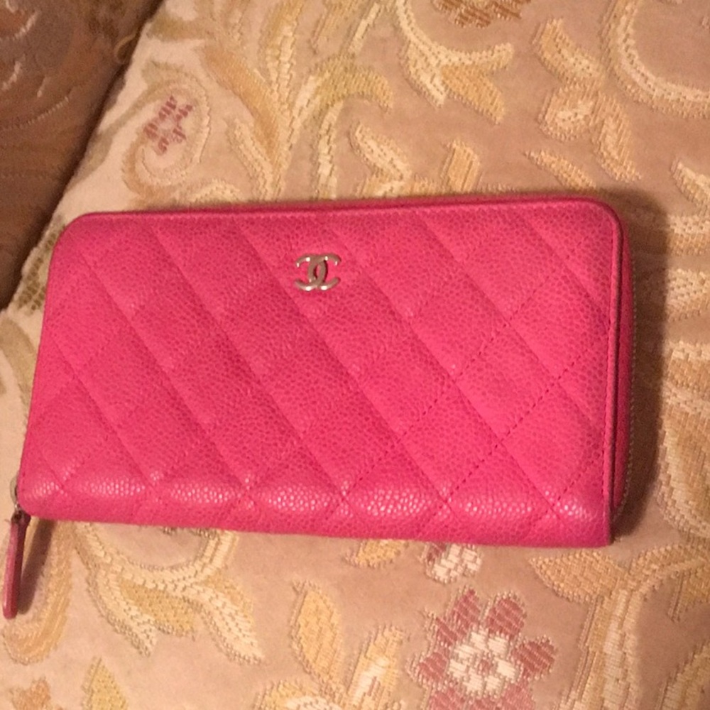 CHANEL authentic caviar pink wallet